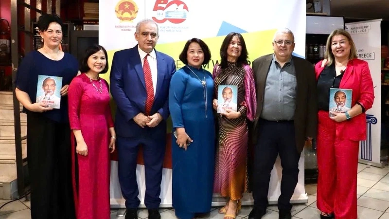 Ra mắt cuốn sách 'Tiểu sử Hồ Chí Minh' bằng tiếng Hy Lạp